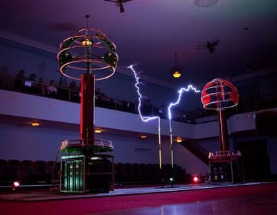 1306389074_tesla-coil-orchestra-thumb-550xauto-63190.jpg